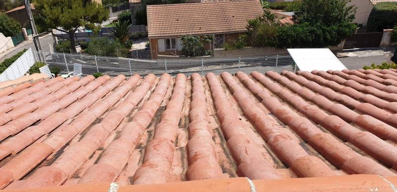 Prix d'un démoussage avec hydrofugation de toiture sur Carnoux en Provence