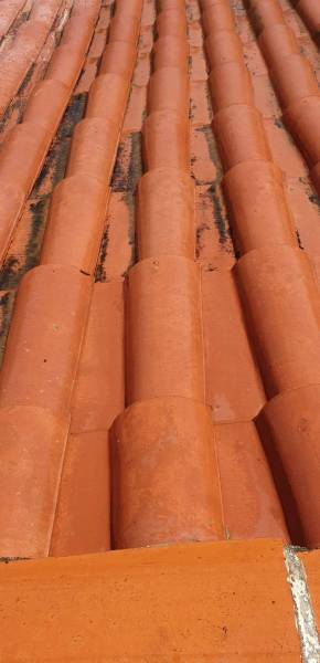 Démoussage et imperméabilisation de toiture sur Bandol dans le Var