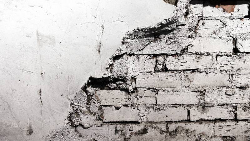 Traiter les murs enterrés humides par imperméabilisation au Beausset dans le 83