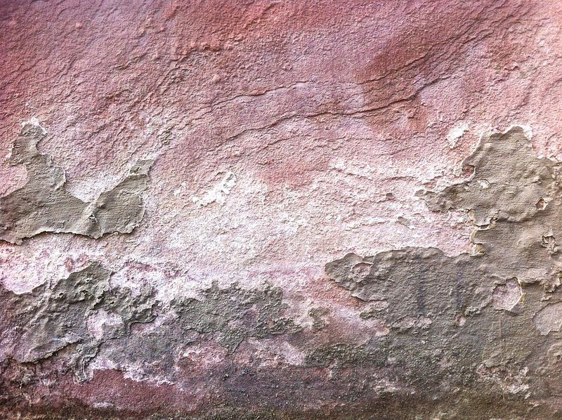 Entreprise traiter l'humidité des murs enterrés d'un sous-sol dans le Var