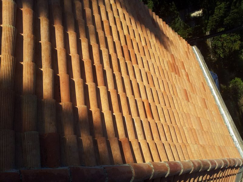 Nettoyage et traitement hydrofuge d'une toiture sur Cassis