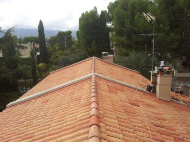 Traitement de toiture avec produit hydrofuge sur Cassis 13