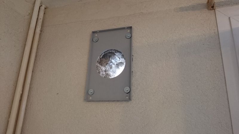 Pose d'une ventilation positive hygrorégulée dans une maison dans les Bouches du Rhône