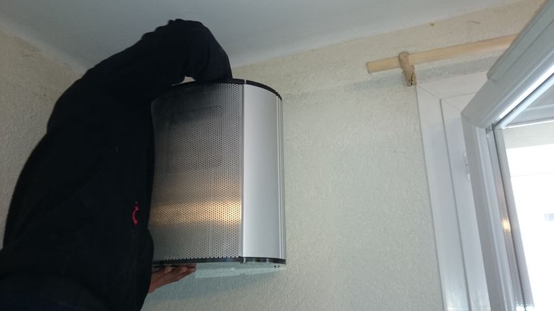 Installation d'une VPH sur le mur d'un salon dans les Bouches du Rhône